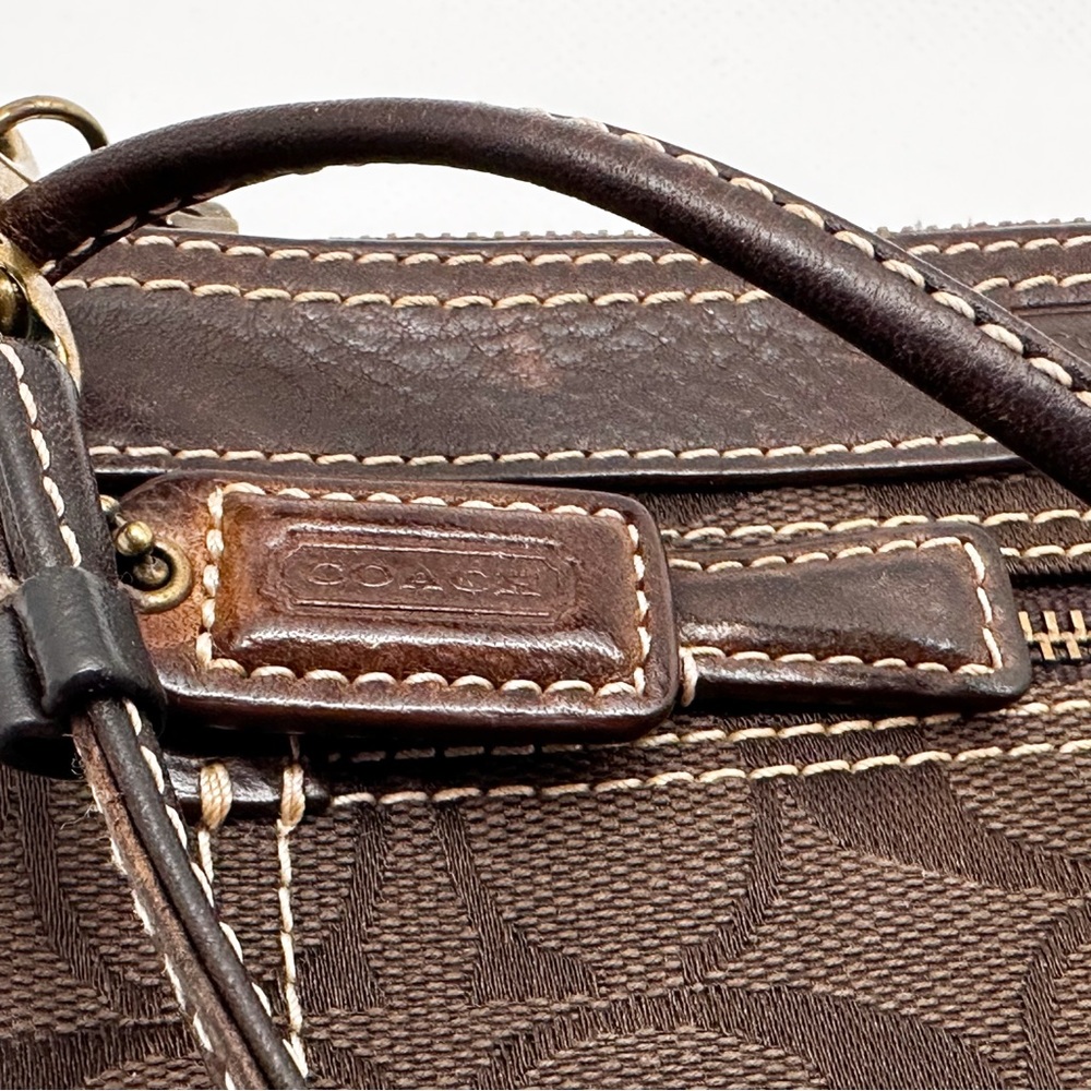 COACH vintage SIGNATURE C CHOCO BROWN LEATHER TRIM WRISTLET - Picture 3 of 10